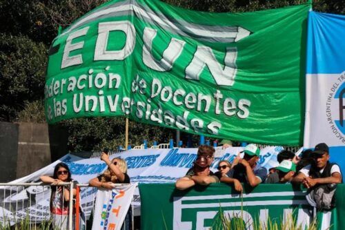 Docentes universitarios realizan un nuevo paro de 48 horas y exigen la convocatoria inmediata a paritarias