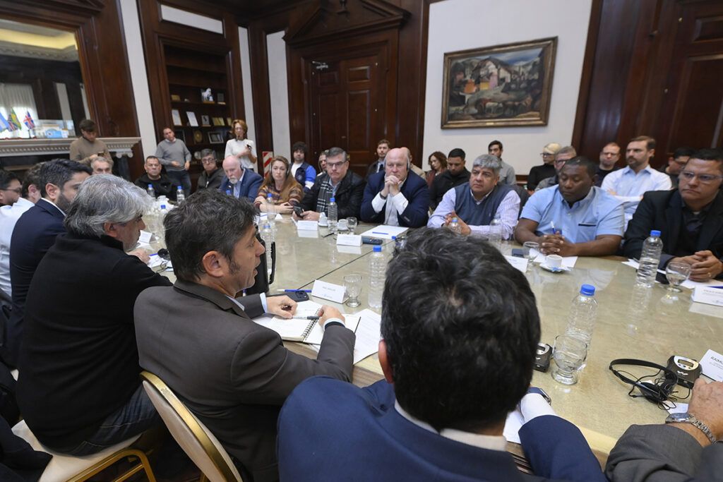 Kicillof se reunió con Pablo Moyano: apoyo en la pulseada contra Milei y pedido de unidad peronista 2 Kicillof se reunió con Pablo Moyano: apoyo en la pulseada contra Milei y pedido de unidad peronista