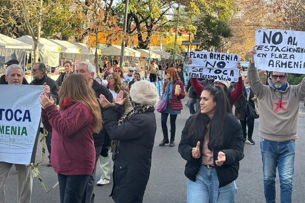 Vecinas, vecinos y organizaciones marcharon contra la privatización del Botánico y Plaza Armenia