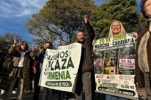 Vecinas, vecinos y organizaciones marcharon contra la privatización del Botánico y Plaza Armenia