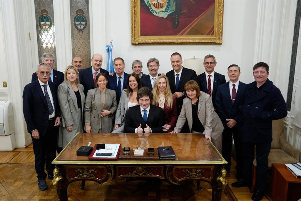 El Gobierno gasta el 12% del presupuesto en pagar deuda: más que lo destinado a Educación, Salud, Ciencia, Vivienda y Trabajo 1 El Gobierno gasta el 12% del presupuesto en pagar deuda: más que lo destinado a Educación, Salud, Ciencia, Vivienda y Trabajo