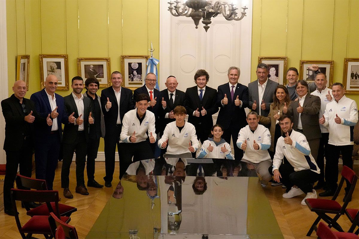 Los Milei creen que es tarde para deshacerse de Adorni y solo piensan en reducir daños