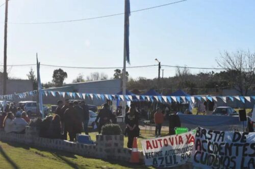 «Que no nos vuelvan a romper»: el pueblo de Azul que se planta en Ruta 3 contra un nuevo peaje