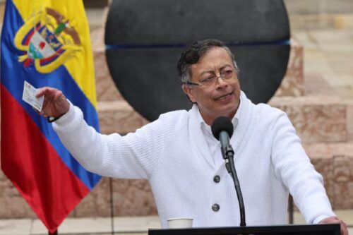 Petro y el registrador de Colombia advierten que solo tras el escrutinio final se podrá proclamar al nuevo presidente