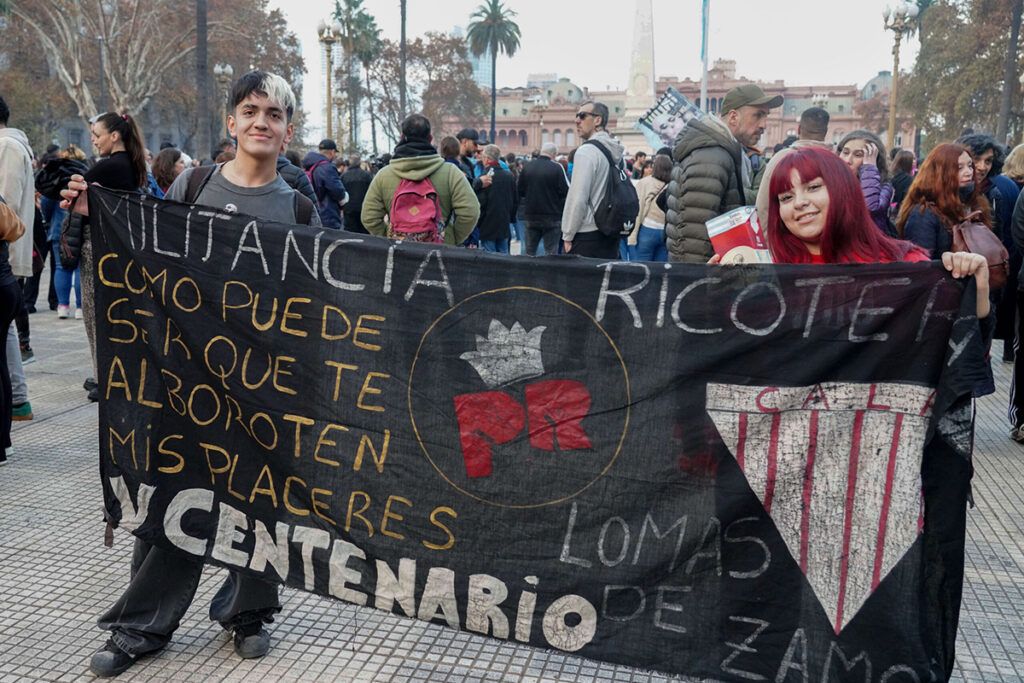 Un ángel para tanta soledad: el pogo del adiós