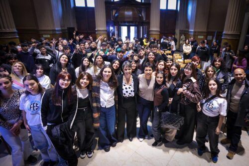 Presentan una ley contra la violencia digital en la provincia de Buenos Aires