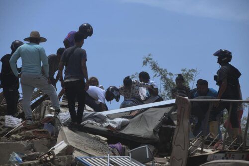 Venezuela agradece el apoyo internacional y comienza a llegar la ayuda humanitaria