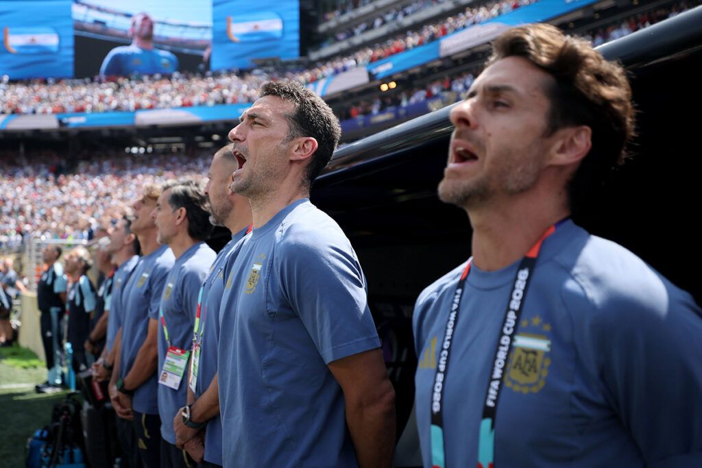 Quebrado por el llanto, Scaloni sumó dudas sobre su futuro: "Es justo que pueda pensar qué voy a hacer" 1 Quebrado por el llanto, Scaloni sumó dudas sobre su futuro: "Es justo que pueda pensar qué voy a hacer"