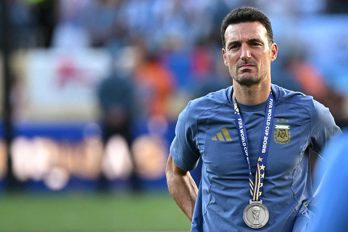 Quebrado por el llanto, Scaloni sumó dudas sobre su futuro: «Es justo que pueda pensar qué voy a hacer»
