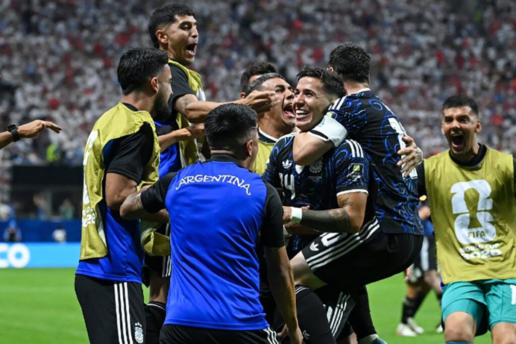 Scaloni sobre la histórica victoria ante Inglaterra: “Somos únicos, de corazón y sin arrogancia” 3 Scaloni sobre la histórica victoria ante Inglaterra: “Somos únicos, de corazón y sin arrogancia”