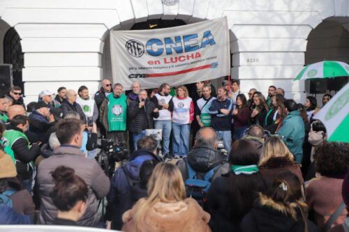 ATE realiza a un paro y caravana en rechazo a 100 despidos en la CNEA
