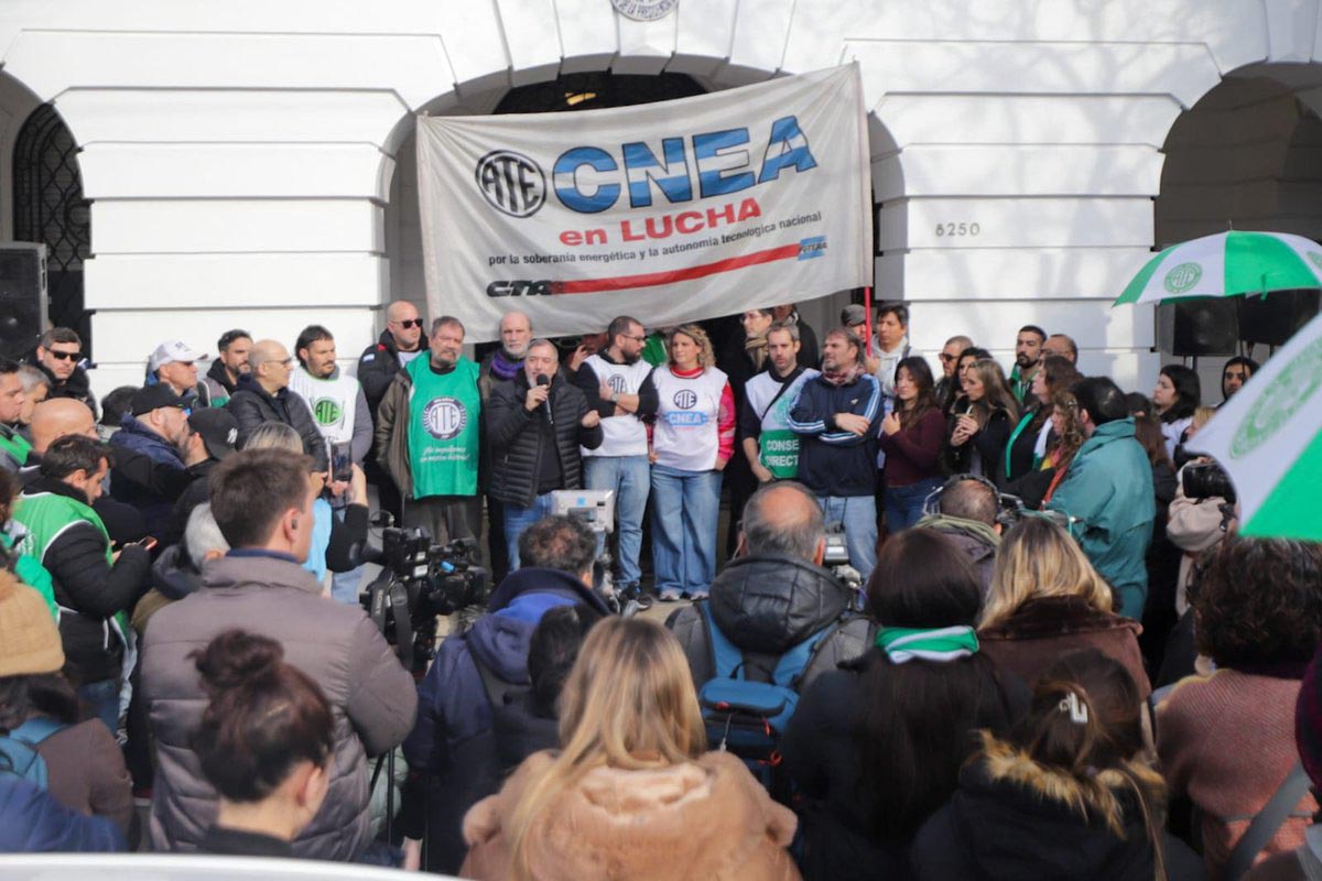 ATE realiza a un paro y caravana en rechazo a 100 despidos en la CNEA