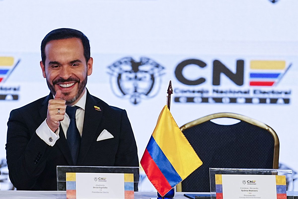 La ola restauradora de la ultraderecha se percibe en Colombia, aun antes de asumir