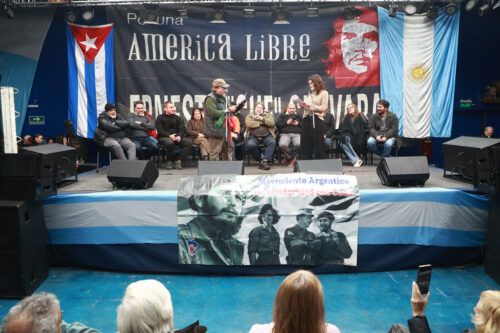 “Estamos con Cuba”: Un acto en defensa de la isla y en repudio al bloqueo