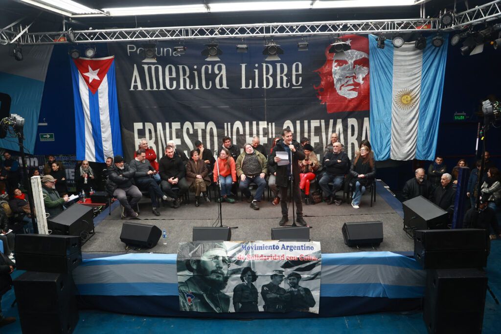 “Estamos con Cuba”: Un acto en defensa de la isla y en repudio al bloqueo 3 “Estamos con Cuba”: Un acto en defensa de la isla y en repudio al bloqueo