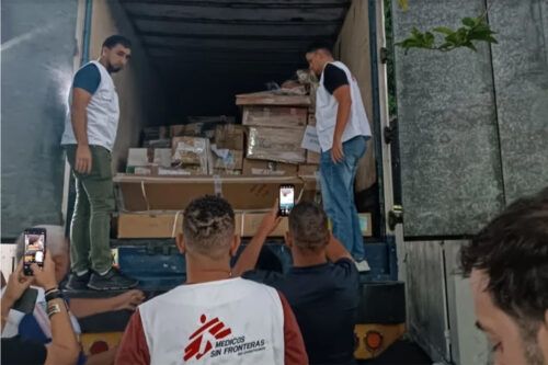 Más de 3.300 rescatistas extranjeros de 27 países colaboran en Venezuela tras el doble terremoto