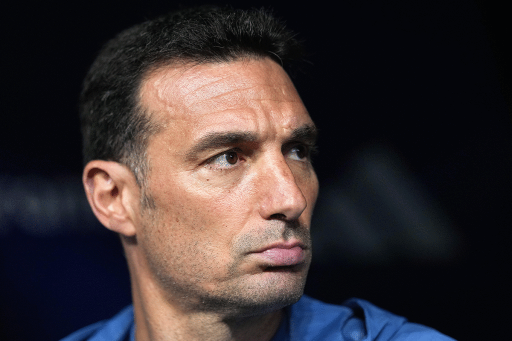 Emocionado, Scaloni casi no pudo hablar: “Qué grupo de jugadores” 2 Emocionado, Scaloni casi no pudo hablar: “Qué grupo de jugadores”