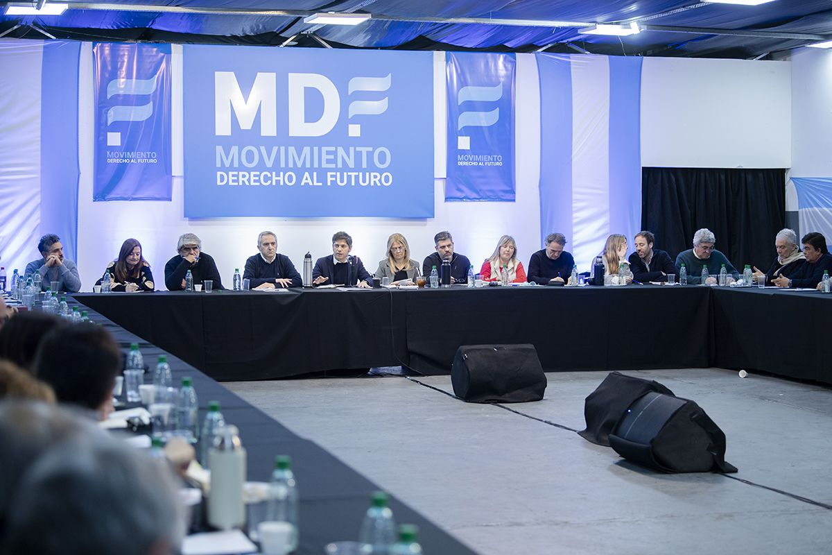 En una cumbre con la tropa del MDF, Kicillof pidió «no caer en ninguna provocación» y no descartó ir a una PASO