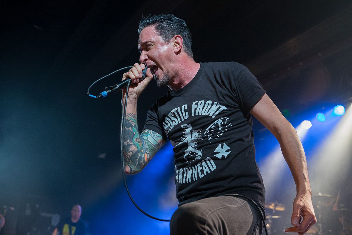 Furia, ética y comunidad: falleció Lou Koller, el legendario cantante de Sick of It All