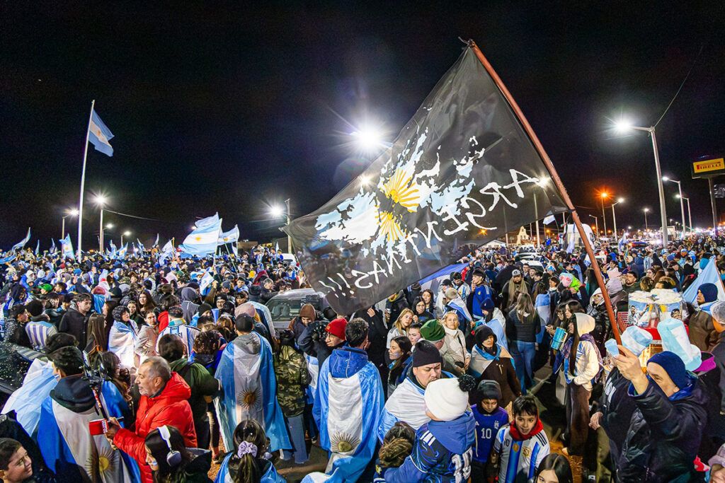 Martín Pérez: “El gesto de los jugadores de la Selección al exhibir la bandera de las Islas Malvinas fue una expresión genuina de identidad nacional” 1 Martín Pérez: “El gesto de los jugadores de la Selección al exhibir la bandera de las Islas Malvinas fue una expresión genuina de identidad nacional”