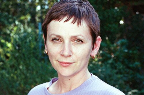 Phoebe Hadjimarkos Clarke: cómo hablar de cambio climático, violencia patriarcal y alienación en la literatura