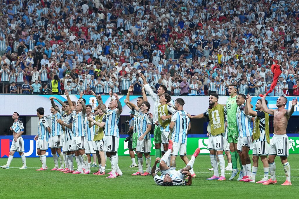 Emocionado, Scaloni casi no pudo hablar: “Qué grupo de jugadores” 3 Emocionado, Scaloni casi no pudo hablar: “Qué grupo de jugadores”