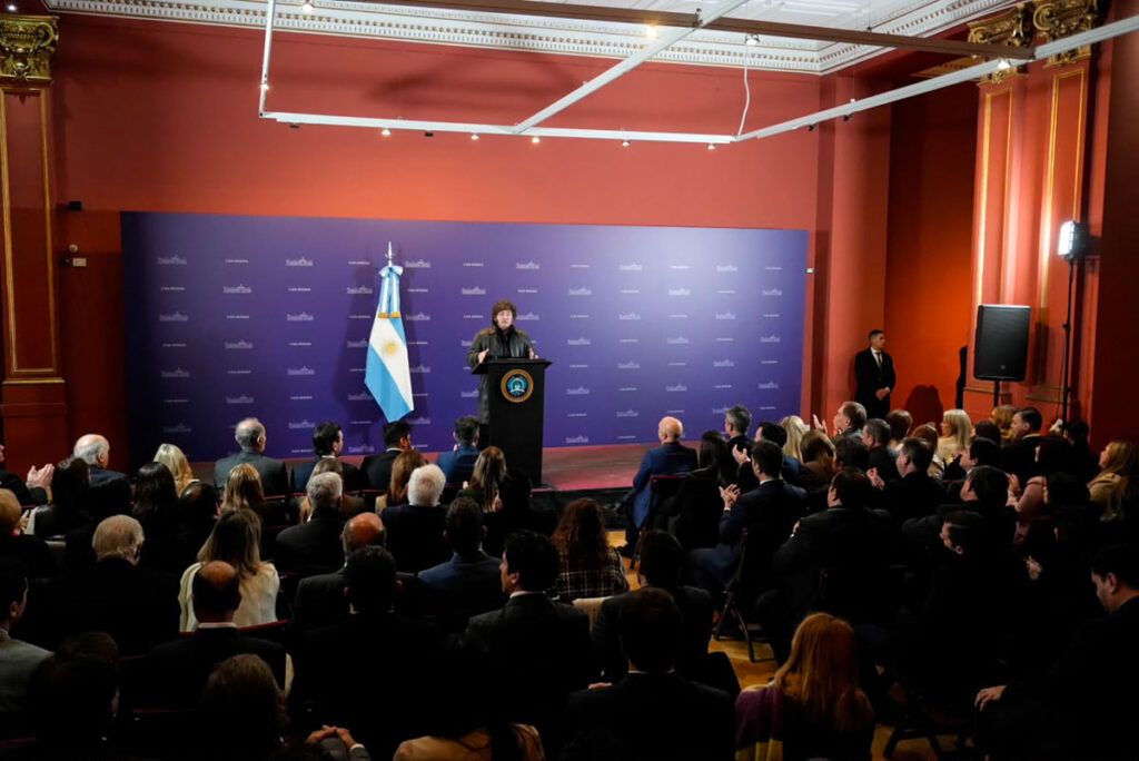 Javier y Karina Milei reunieron a la tropa parlamentaria en la Rosada para ajustar la estrategia legislativa 3 Javier y Karina Milei reunieron a la tropa parlamentaria en la Rosada para ajustar la estrategia legislativa