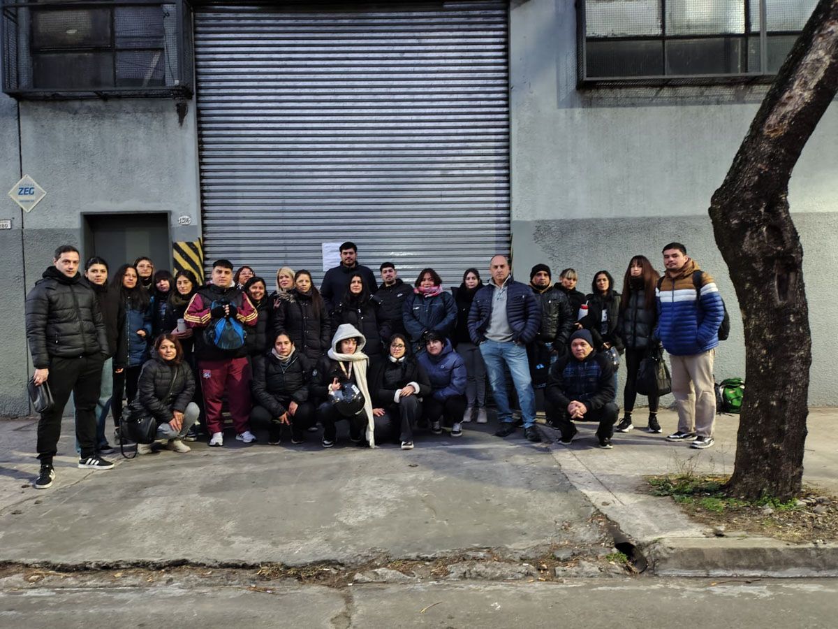 Denuncian un lockout y salarios adeudados en una textil de Vicente López: unas 50 familias afectadas