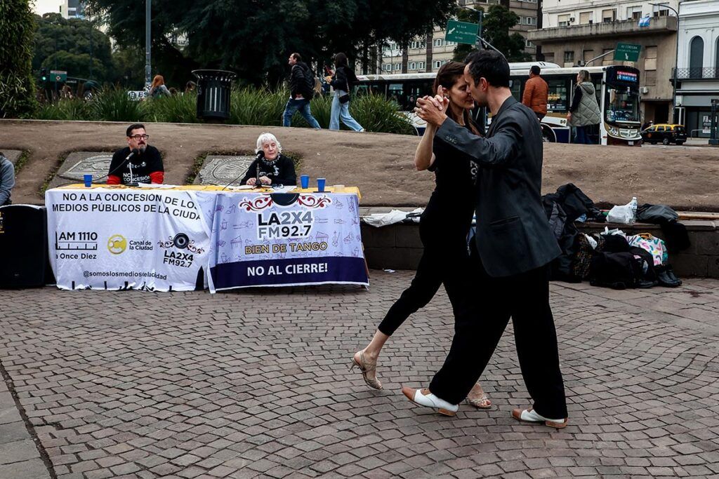 Trabajadores de los medios públicos porteños realizaron una radio abierta en el Obelisco 4 Trabajadores de los medios públicos porteños realizaron una radio abierta en el Obelisco