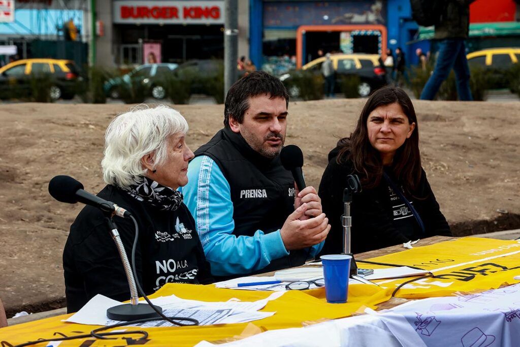 Trabajadores de los medios públicos porteños realizaron una radio abierta en el Obelisco 3 Trabajadores de los medios públicos porteños realizaron una radio abierta en el Obelisco