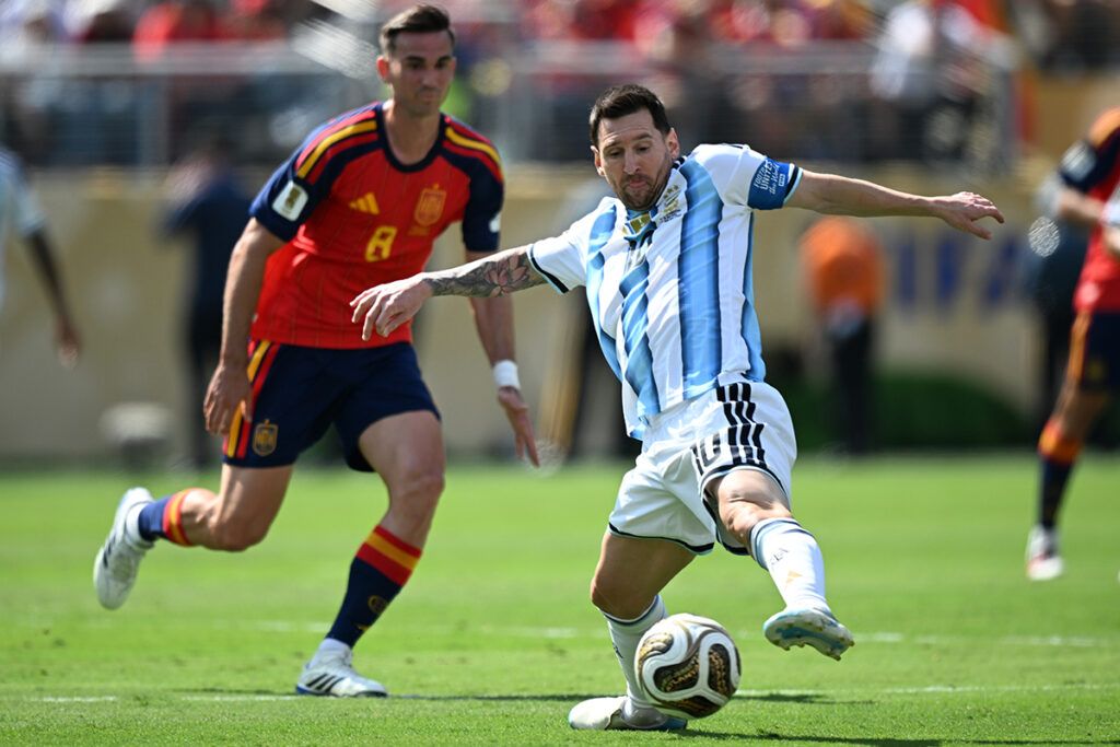 Gracias totales: Argentina resistió hasta que pudo y perdió ante el nuevo campeón España 1 Gracias totales: Argentina resistió hasta que pudo y perdió ante el nuevo campeón España