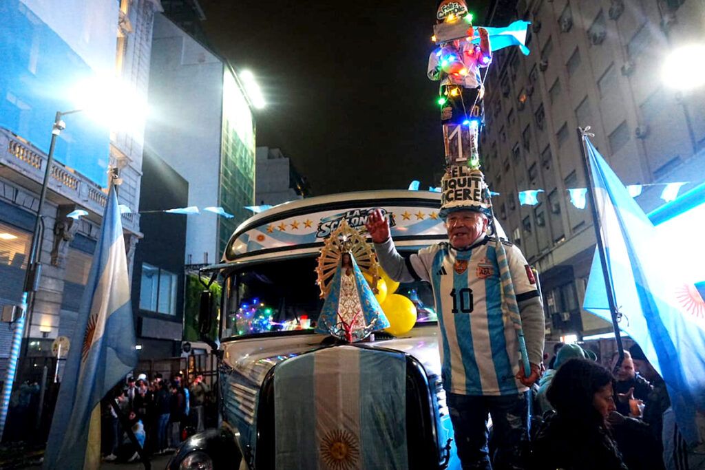 Orgullo nacional: postales del aguante en el Obelisco y en las calles 20 Orgullo nacional: postales del aguante en el Obelisco y en las calles