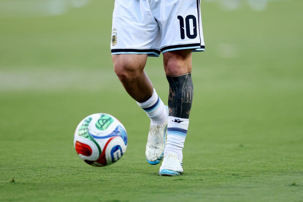 Messi, como un héroe griego, sale a defender su reino 6 Messi, como un héroe griego, sale a defender su reino