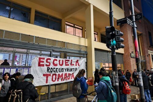 Estudiantes toman una escuela porteña en rechazo a la reforma educativa de Jorge Macri