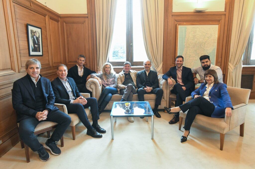 Para calmar el acecho de Sturzenegger, el gobierno prepara una reunión con Bullrich y aliados para destrabar Propiedad Privada 2 Para calmar el acecho de Sturzenegger, el gobierno prepara una reunión con Bullrich y aliados para destrabar Propiedad Privada
