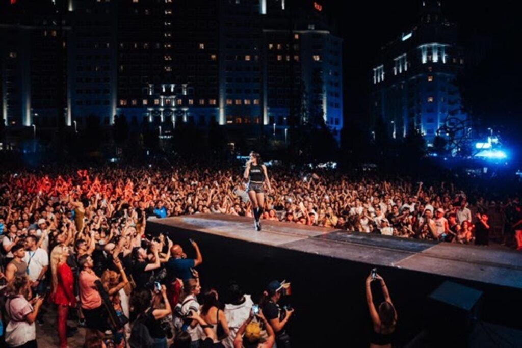 Lali en el Madrid Orgullo: por qué fue una de las artistas centrales del festival, cómo fue su show y qué significa para su carrera internacional 3 Lali en el Madrid Orgullo: por qué fue una de las artistas centrales del festival, cómo fue su show y qué significa para su carrera internacional