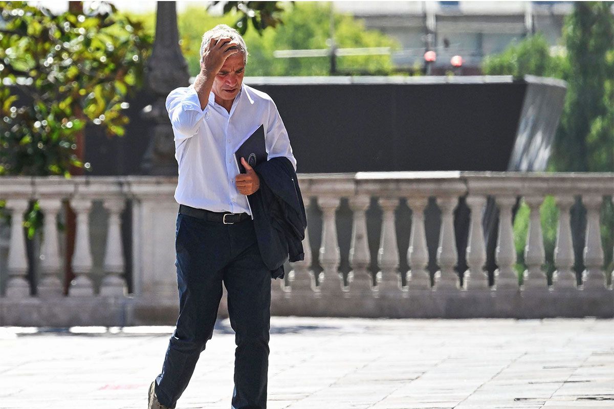 Caputo y el viejo truco de diferir los pagos para maquillar las cuentas fiscales