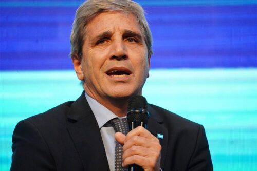 Rascando la olla, Caputo juntó los U$S 4400 millones para pagar la deuda a los bonistas