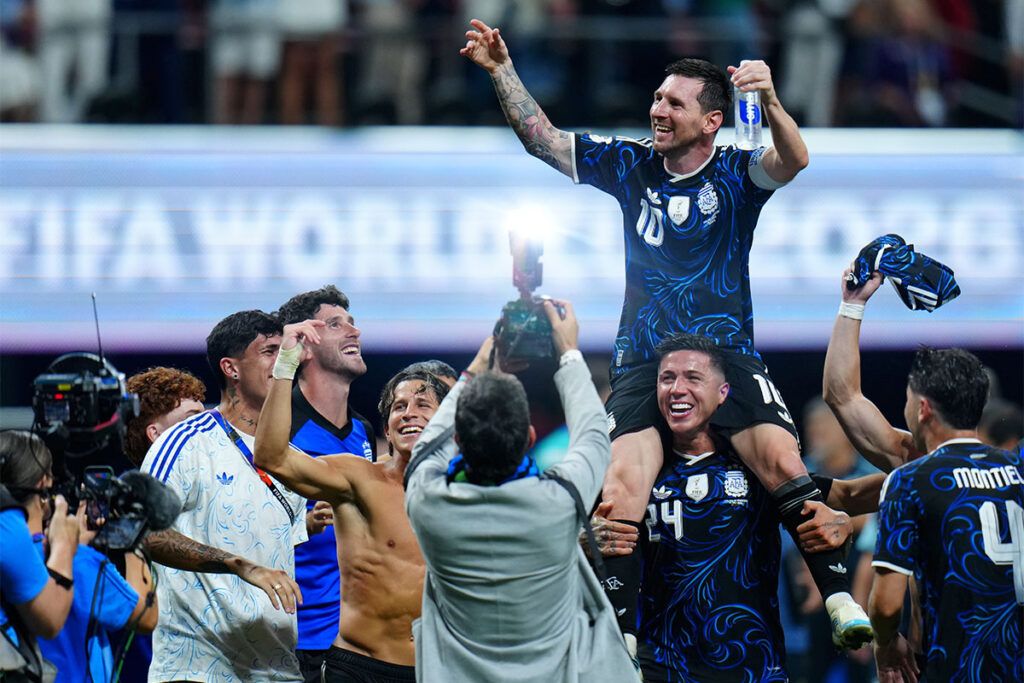 Las persecuciones contra Maradona en 1990 y Messi en 2026 1 Las persecuciones contra Maradona en 1990 y Messi en 2026
