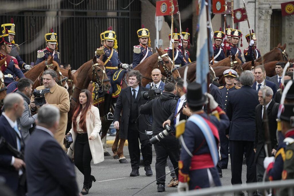 En el Tedeum, García Cuerva convocó a escuchar “los gritos de que claman ayuda: pobres, jubilados, enfermos, discapacitados” 2 En el Tedeum, García Cuerva convocó a escuchar “los gritos de que claman ayuda: pobres, jubilados, enfermos, discapacitados”