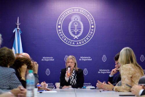 La «operación bandera» que dejó en ridículo al gobierno