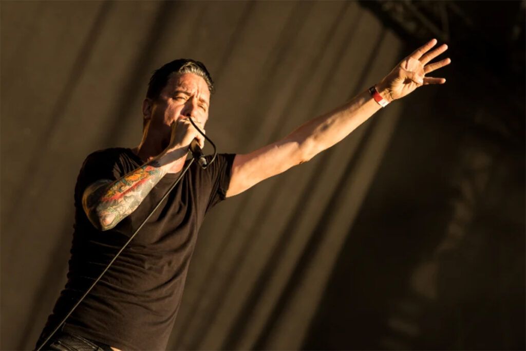 Furia, ética y comunidad: falleció Lou Koller, el legendario cantante de Sick of It All 1 Furia, ética y comunidad: falleció Lou Koller, el legendario cantante de Sick of It All