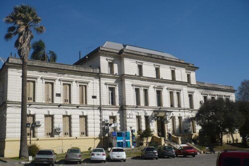 Salud mental en emergencia: denuncian el abandono de los hospitales neuropsiquiátricos de la Ciudad