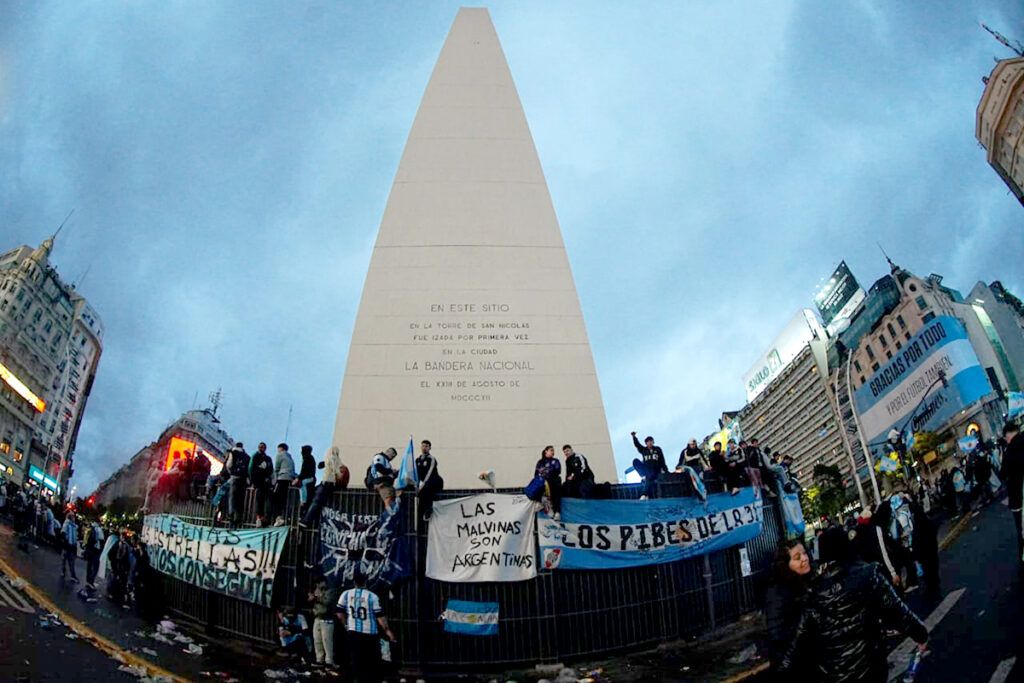 Orgullo nacional: postales del aguante en el Obelisco y en las calles 12 Orgullo nacional: postales del aguante en el Obelisco y en las calles