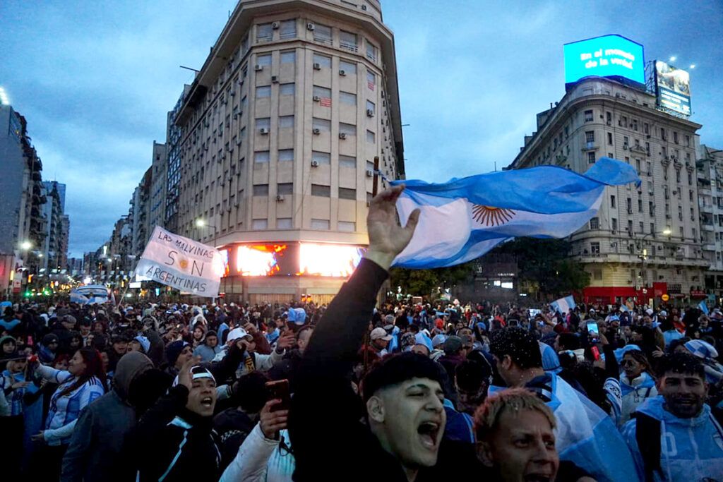 Orgullo nacional: postales del aguante en el Obelisco y en las calles 14 Orgullo nacional: postales del aguante en el Obelisco y en las calles