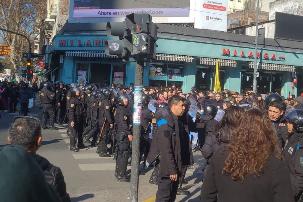 CONICET: la Policía de la Ciudad reprimió una protesta en contra de los despidos y el ajuste
