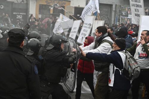 Fuerzas federales reprimieron a manifestantes en la previa de la marcha de la CGT por los jubilados