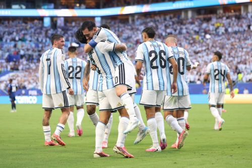 Argentina tuvo a Messi, un sacudón en Miami y mucha tensión para pasar de pantalla en el Mundial