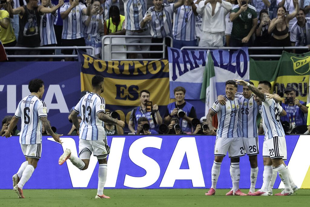Argentina tuvo a Messi, un sacudón en Miami y mucha tensión para pasar de pantalla en el Mundial 4 Argentina tuvo a Messi, un sacudón en Miami y mucha tensión para pasar de pantalla en el Mundial