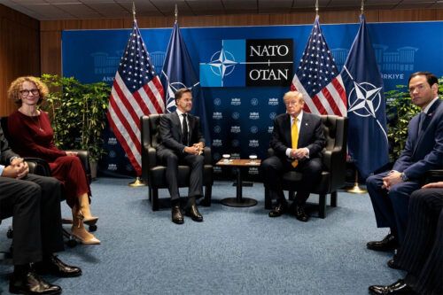 Hay 1000 misiles listos contra Irán, por si lo asesinan, dice Trump